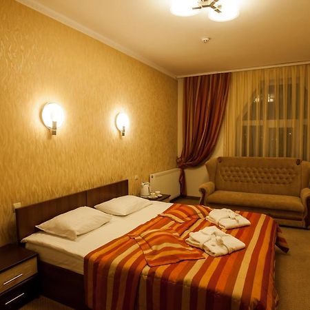 Maria Garden Hotel & Restaurant Ивано-Франковск Экстерьер фото