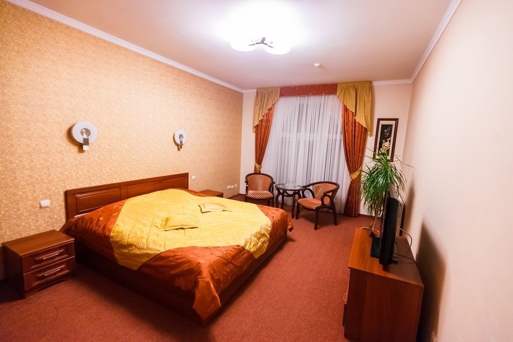 Maria Garden Hotel & Restaurant Ивано-Франковск Экстерьер фото
