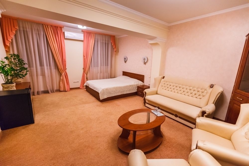 Maria Garden Hotel & Restaurant Ивано-Франковск Экстерьер фото