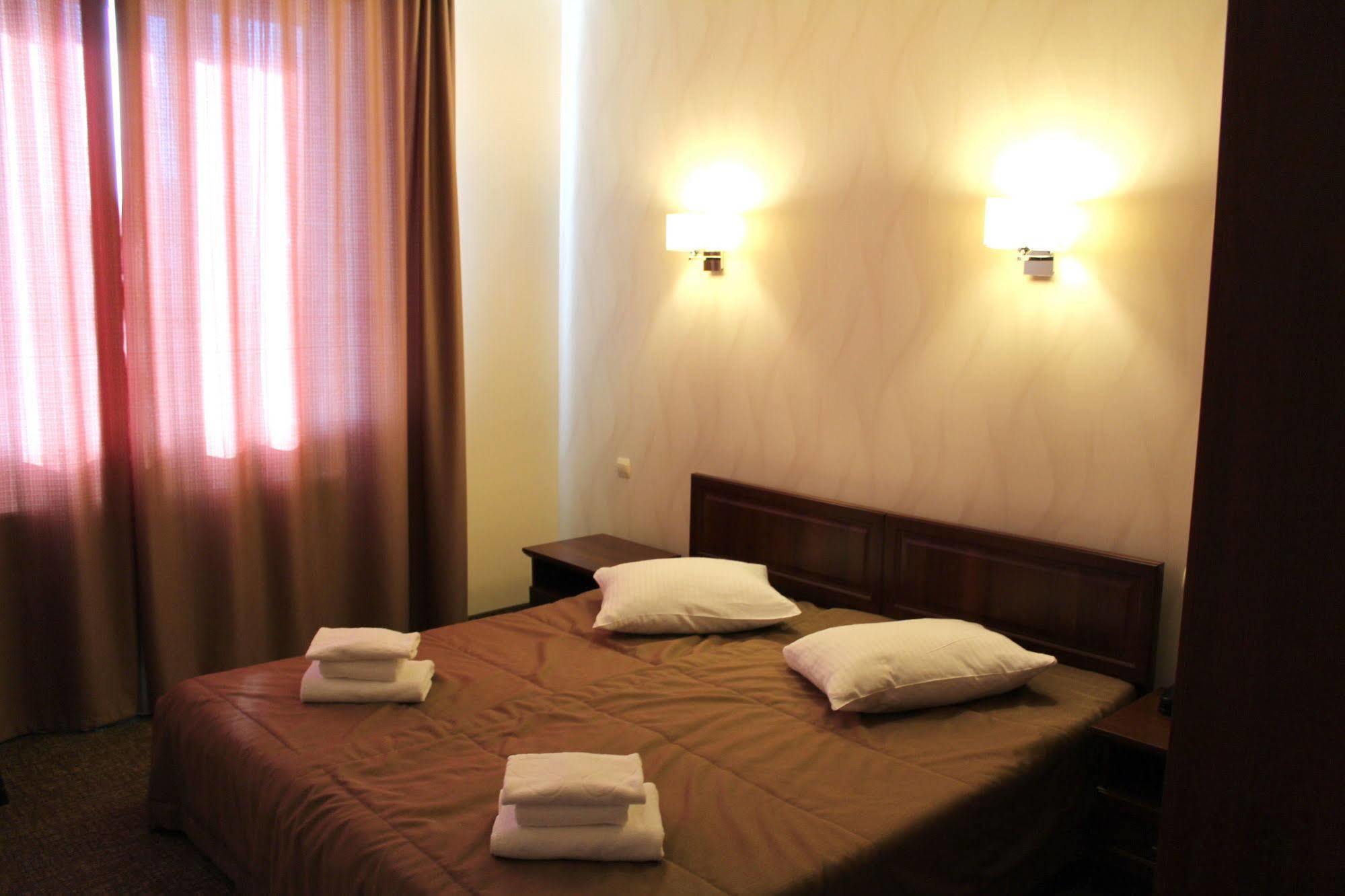 Maria Garden Hotel & Restaurant Ивано-Франковск Экстерьер фото