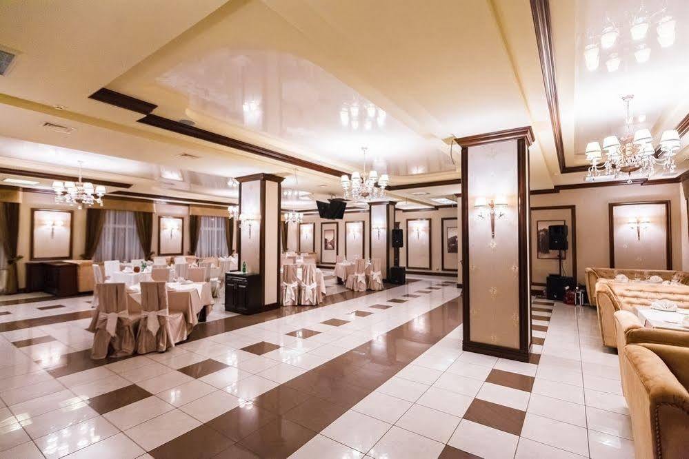 Maria Garden Hotel & Restaurant Ивано-Франковск Экстерьер фото