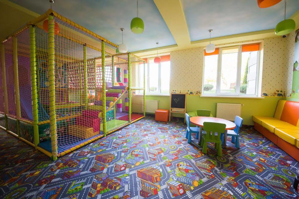 Maria Garden Hotel & Restaurant Ивано-Франковск Экстерьер фото