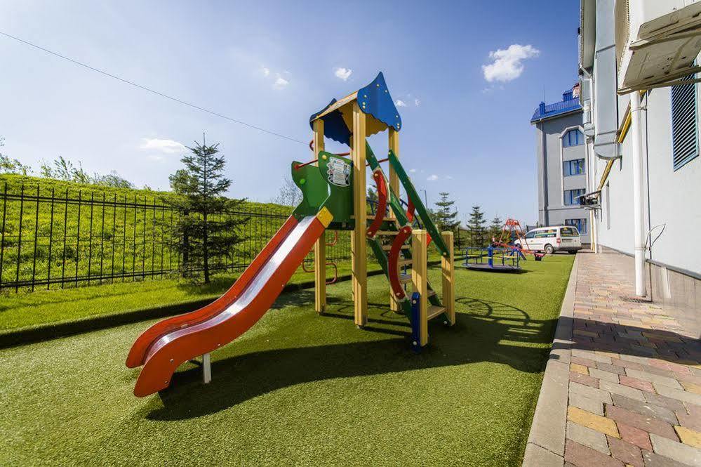 Maria Garden Hotel & Restaurant Ивано-Франковск Экстерьер фото