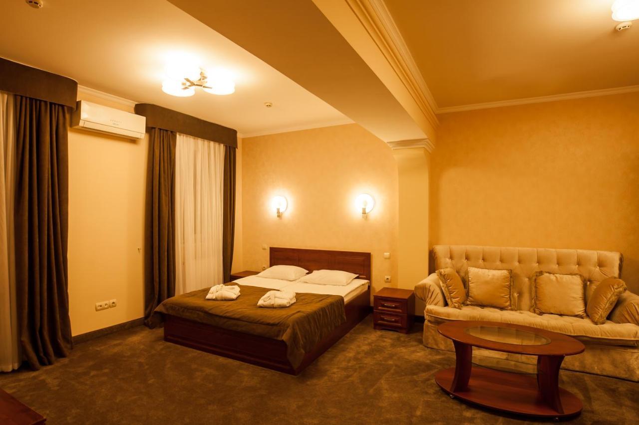 Maria Garden Hotel & Restaurant Ивано-Франковск Экстерьер фото