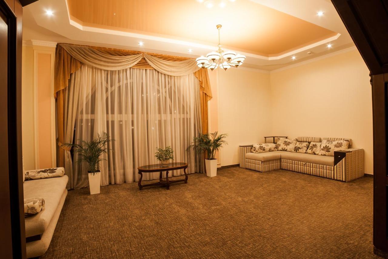 Maria Garden Hotel & Restaurant Ивано-Франковск Экстерьер фото
