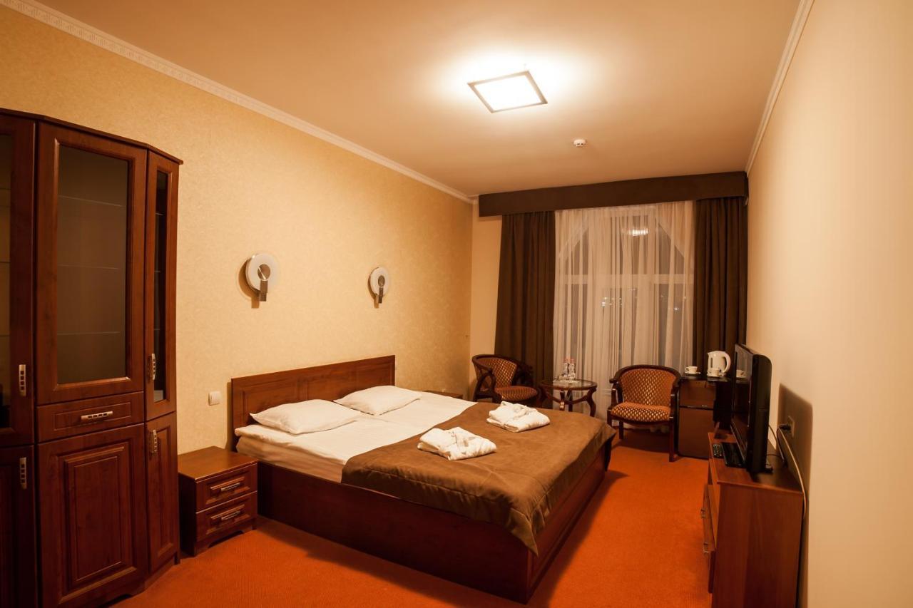 Maria Garden Hotel & Restaurant Ивано-Франковск Экстерьер фото
