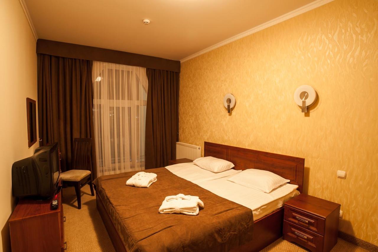 Maria Garden Hotel & Restaurant Ивано-Франковск Экстерьер фото